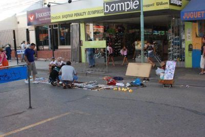 Vuelven a observarse manteros en Justa Lima y hay preocupaci�n