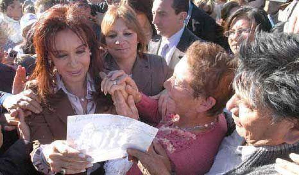 CFK critic� a quienes hacen pol�tica con min�sculas para quitarle poder