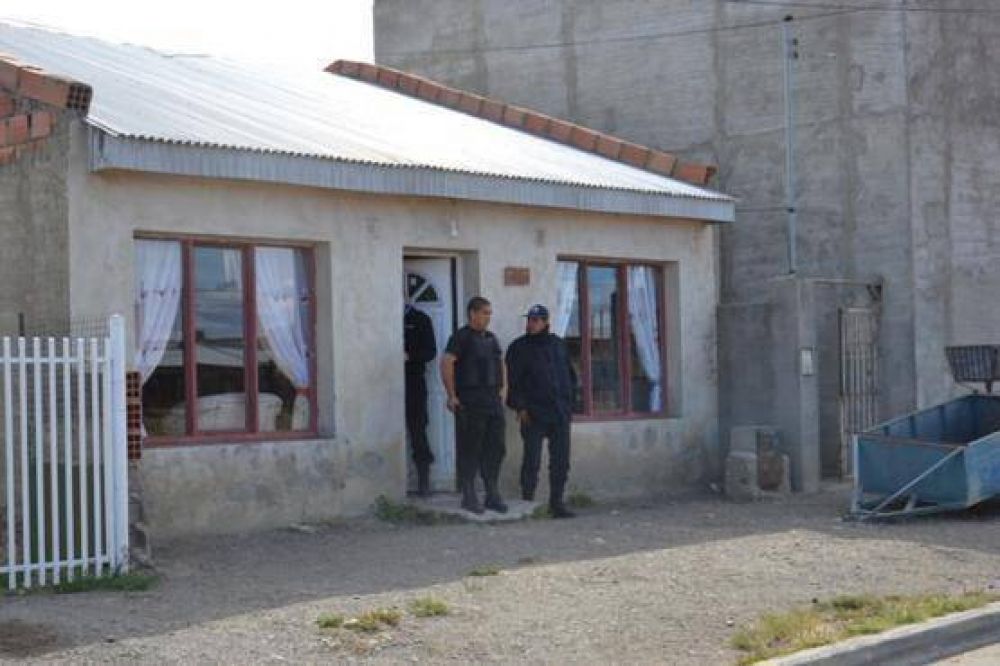 Dos detenidos por amenazar a un taxista con un arma de fuego
