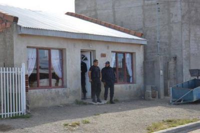 Dos detenidos por amenazar a un taxista con un arma de fuego