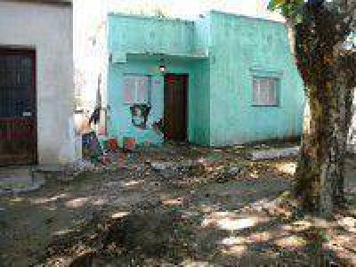 Veh�culo choca una vivienda y provoca destrozos