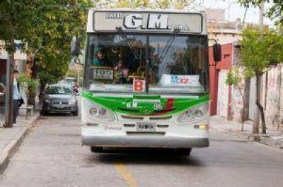 Transporte: no pagaron los sueldos y presionan para subir el boleto