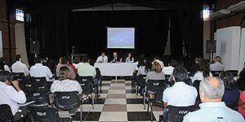 Intendentes se re�nen con Hacienda