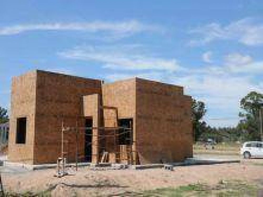 Comenzaron a levantarse las primeras casas del plan municipal �Tandil construye oportunidades�