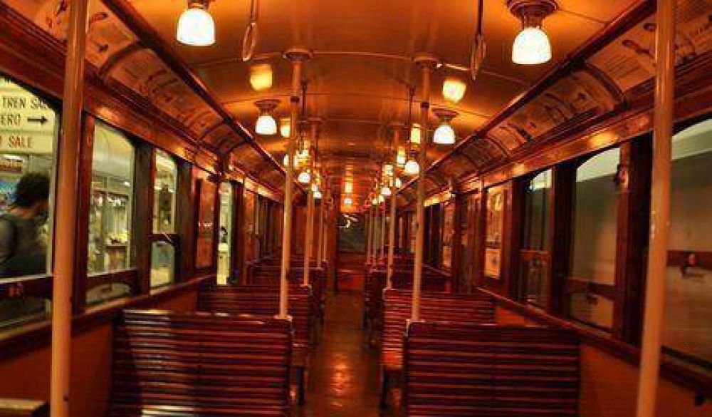 Venden objetos del viejo subte A en Internet