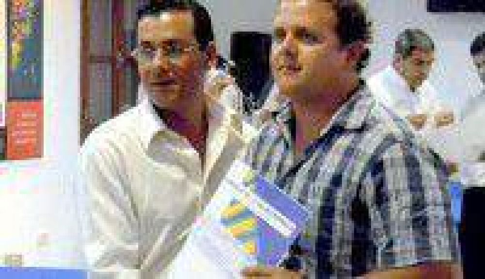 Entregaron cr�ditos a productores damnificados de Yuto