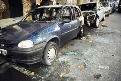Dos autos aparecieron ayer quemados en el barrio porte�o de Recoleta