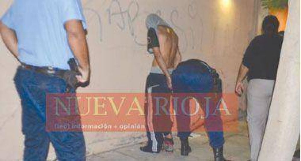 Vecinos golpean a un joven que intent� arrebatar una cartera