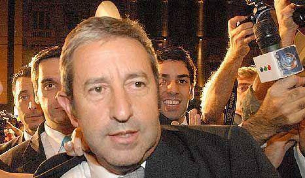 Cobos se meti� de lleno en la campa�a electoral