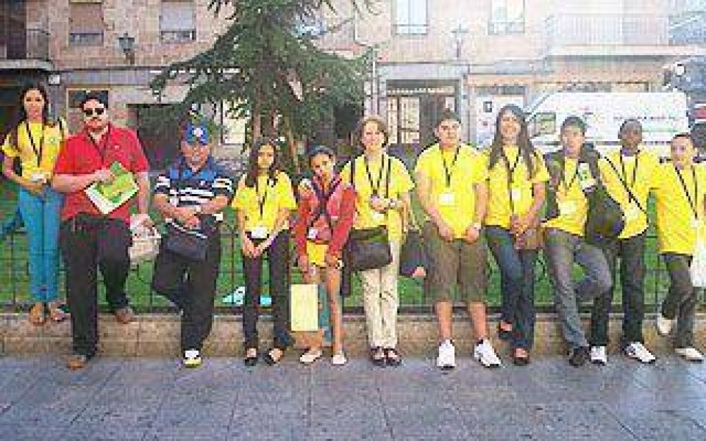 Alumnos de Lan�s fueron premiados en Espa�a