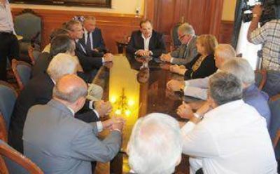 Alperovich se reuni� con la c�pula de la FET