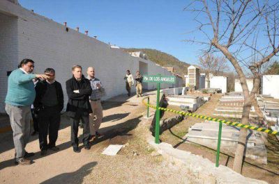 Avil�s reforma el cementerio por el centenario de la ciudad