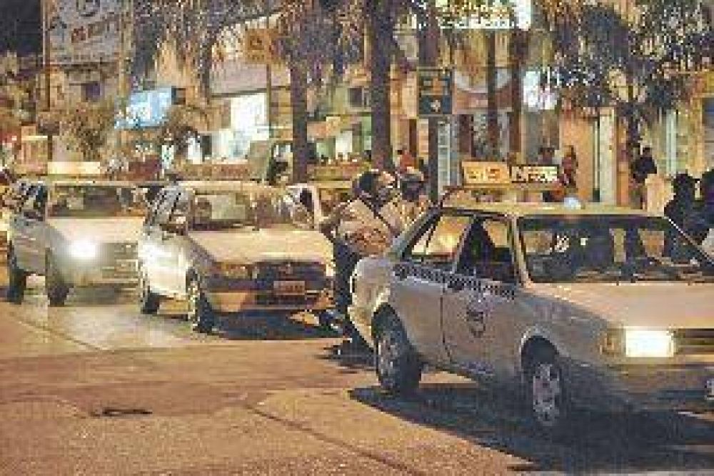 Taxistas solicitan un incremento de m�s del 30% en la tarifa