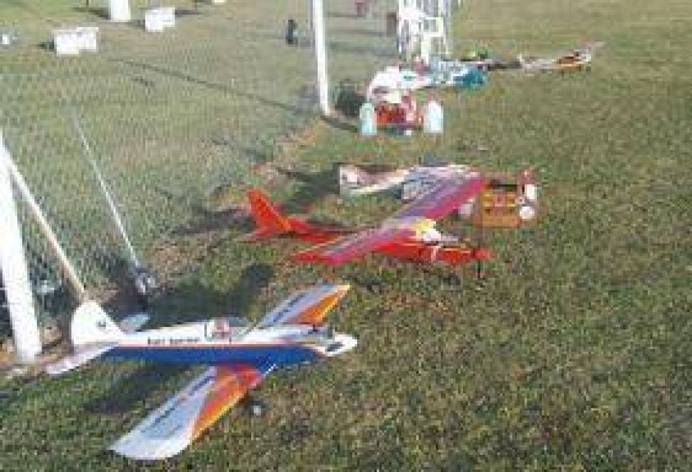 Club Aeromodelista de Saladillo organiz� juntada de aviones y autos RC
