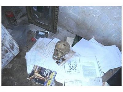 Fueron por un desalojo y encontraron elementos de adoraci�n sat�nica