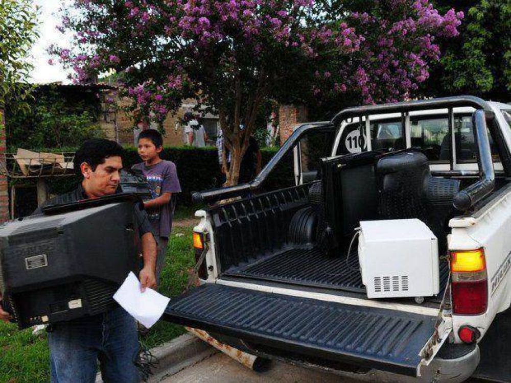 Pasan a retirar artefactos que se quemaron para arreglar