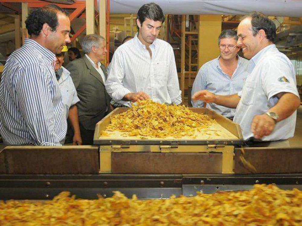 Tabacaleros reciben ayuda para comprar producci�n