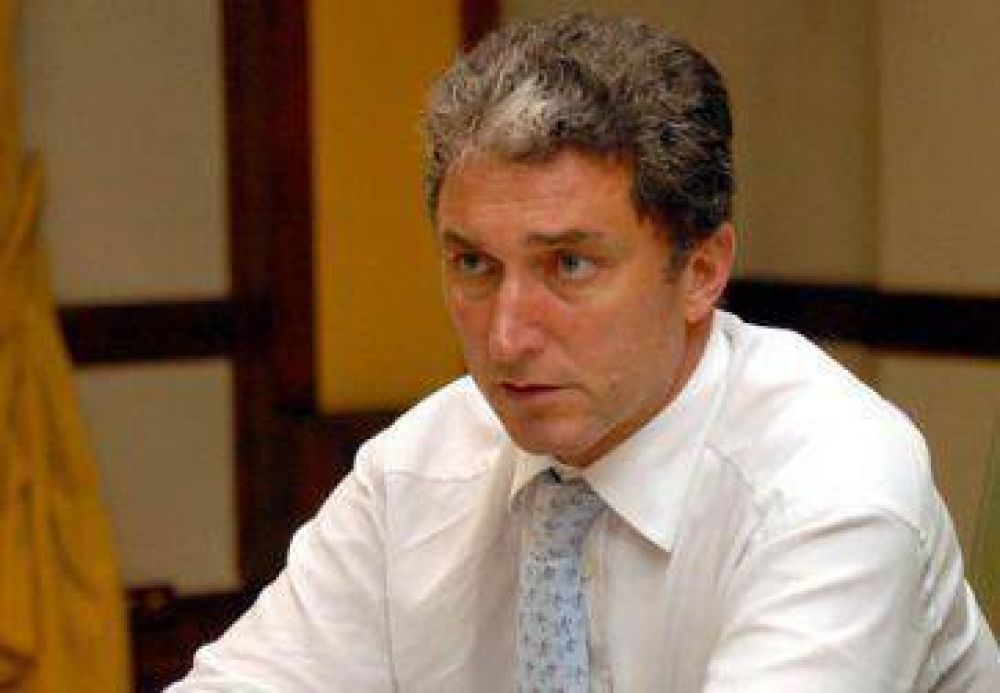 Pepe defiende a De Narv�ez y le pega a CFK