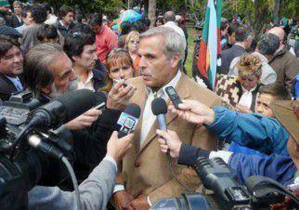 Sapag destac� tarea exploratoria de Gas y Petr�leo 