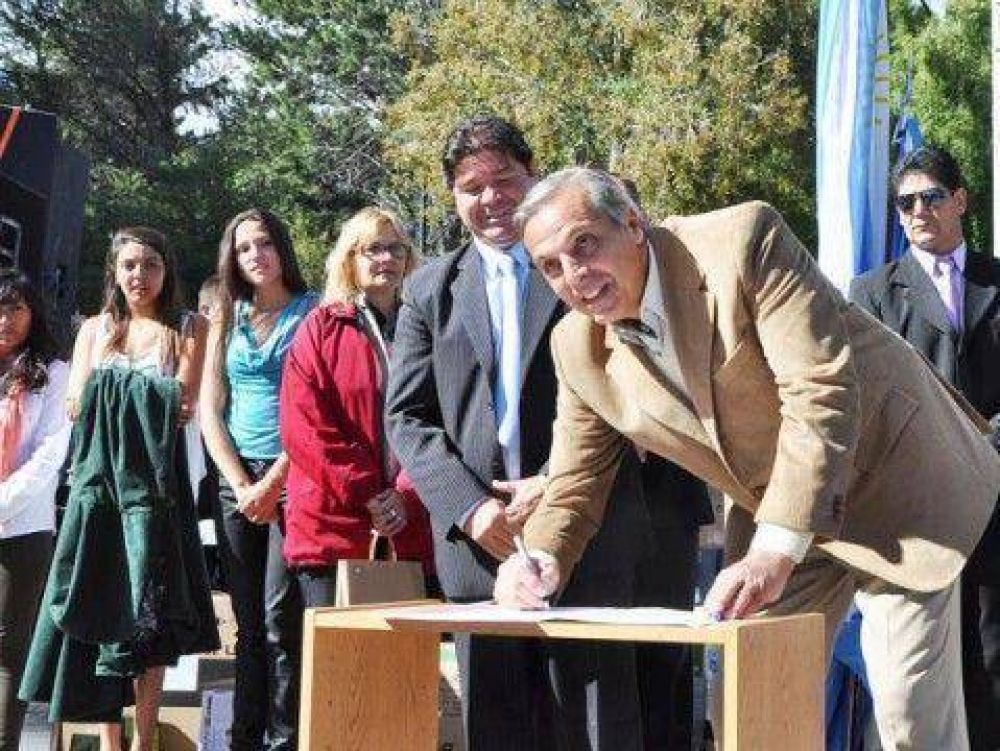 Sapag promete un futuro con m�s agua y energ�a
