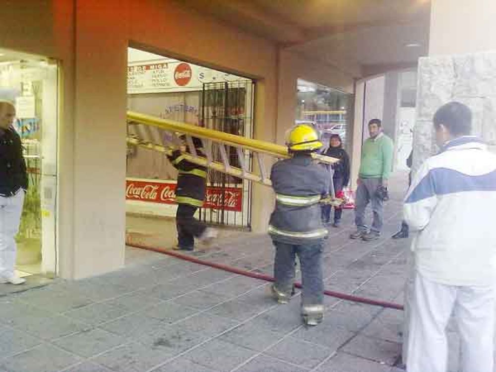 Gran alarma por principio de incendio en cocina de restaurante c�ntrico