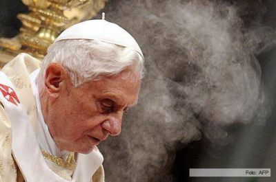 En su pen�ltimo Angelus, Benedicto XVI pidi� que la Iglesia se renueve