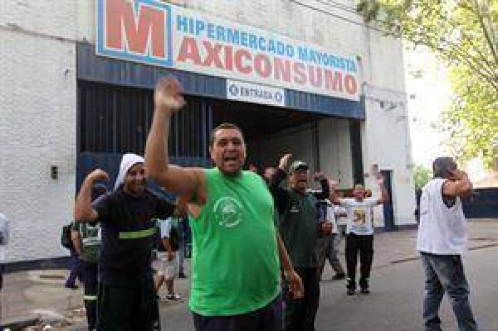 Tensi�n en los bloqueos de camioneros a una distribuidora