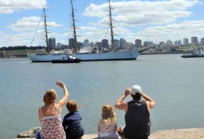 La Fragata Libertad zarp� de Mar del Plata