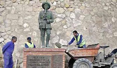 Franco ya no ser� m�s estatua 