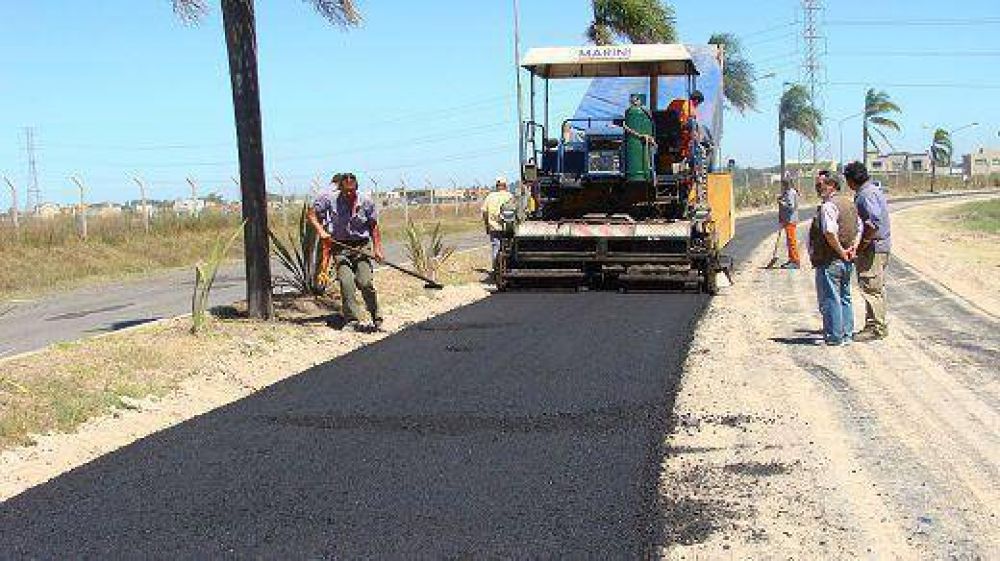 Avanzan las obras de pavimentaci�n en el Boulevard de Todos los Santos