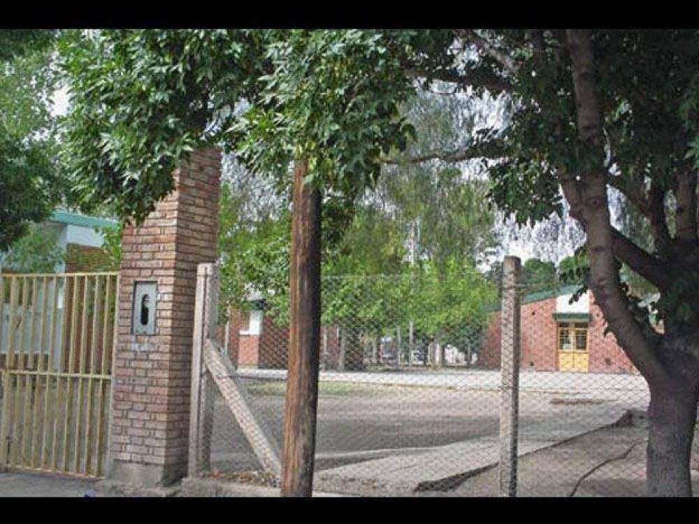 A d�as del comienzo de clases, saquearon una escuela de Palmira