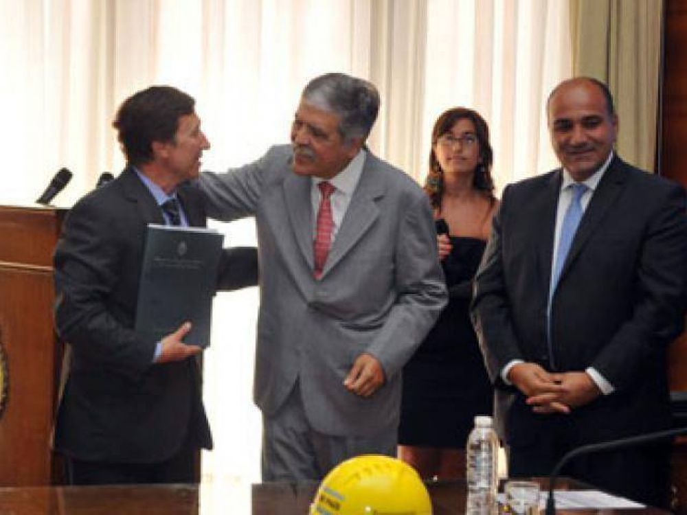 Obras para 42 Municipios