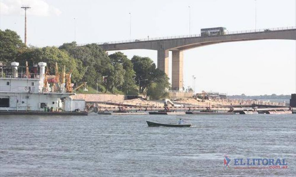 Las ca�er�as est�n listas para reanudar el refulado de arena debajo del puente