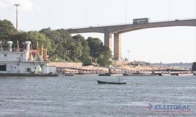 Las ca�er�as est�n listas para reanudar el refulado de arena debajo del puente