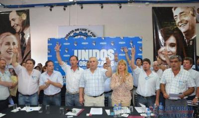 Con Camau y R�os a la cabeza, el PJ presenta a sus principales candidatos