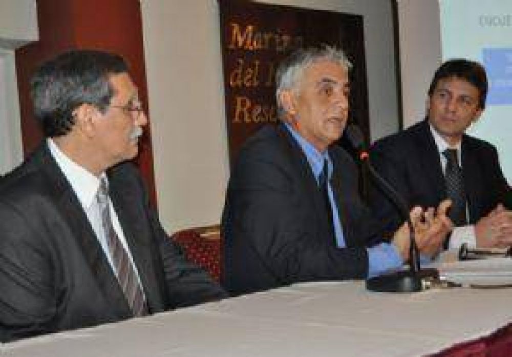Santiago participa en primera reuni�n nacional del Sumar