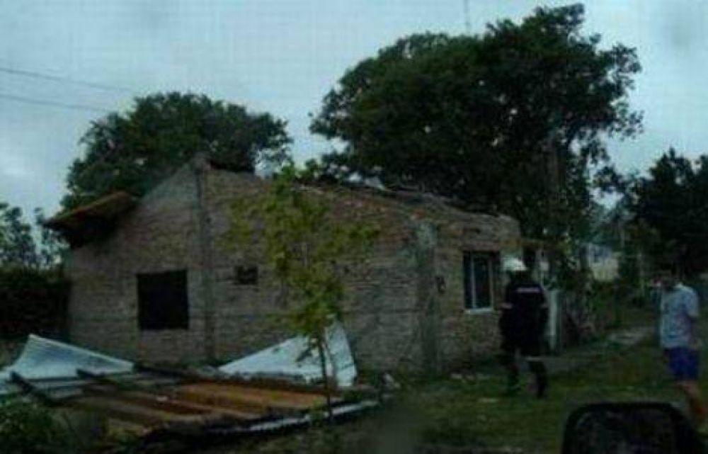 Familias afectadas por el temporal reciben ayuda