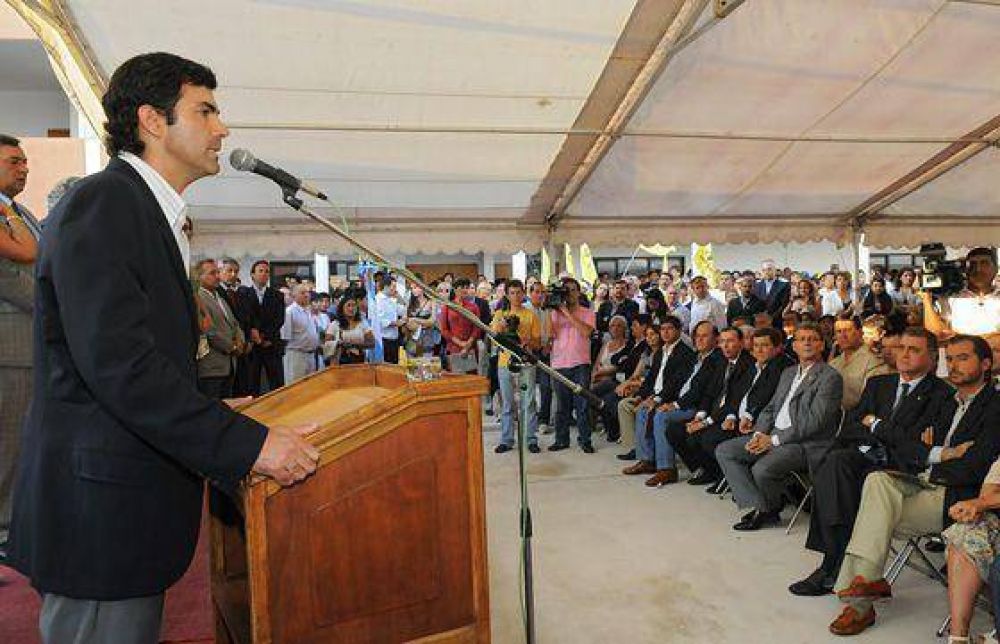 �Hemos abrazado la causa de los humildes�, dijo Urtubey al inaugurar la Escuela de Artes y Oficios