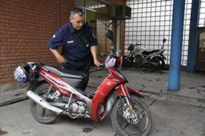  Muere una ni�a que iba con sus padres en moto	