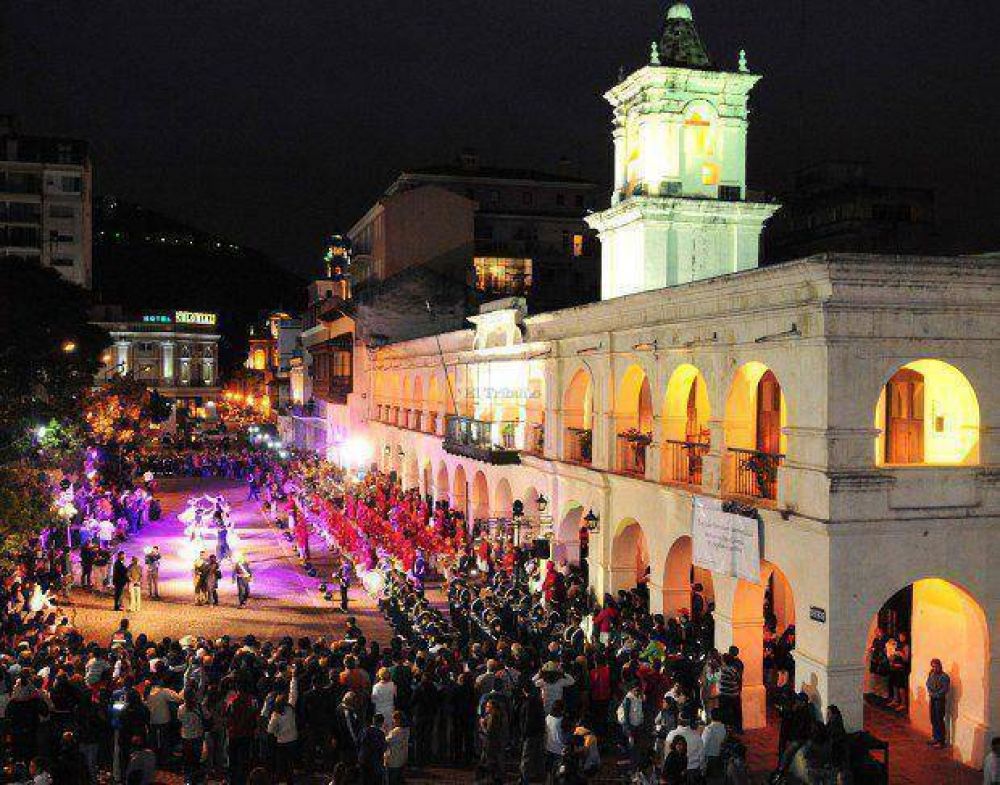 Bandas militares pusieron m�sica la noche salte�a