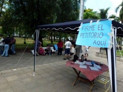 S�ptimo d�a de acampe en Plaza Mitre