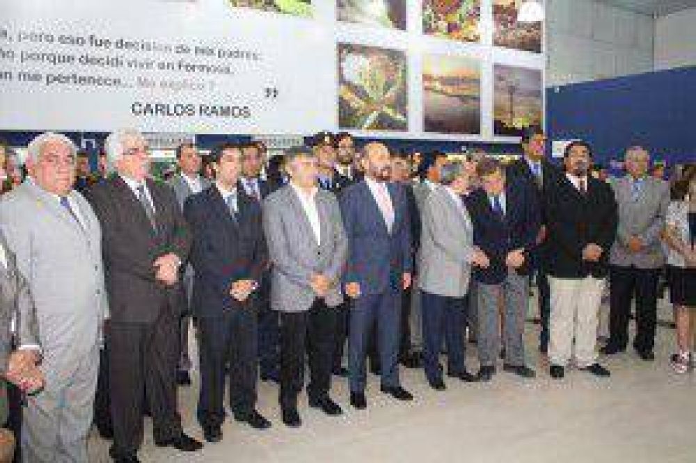 El gobernador presidi� el acto de inauguraci�n del nuevo anexo del Banco de Formosa SA