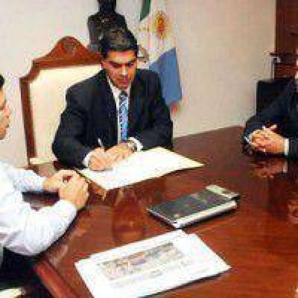 Firman contrato para la estaci�n de bombeo de Laguna Avalos