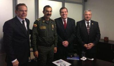 Montenegro junto a la Polic�a de Colombia