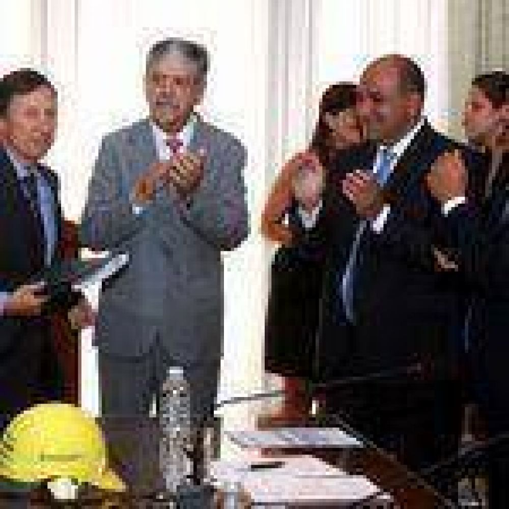 Bevilacqua recibi� $26 millones en un acto con De Vido