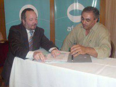 Daniel Salom�n, titular del AFSCA Saladillo, dijo que no solo �l sino tambi�n intendentes y concejales deben ponerse al frente del reclamo para que Cablevisi�n baje las tarifas