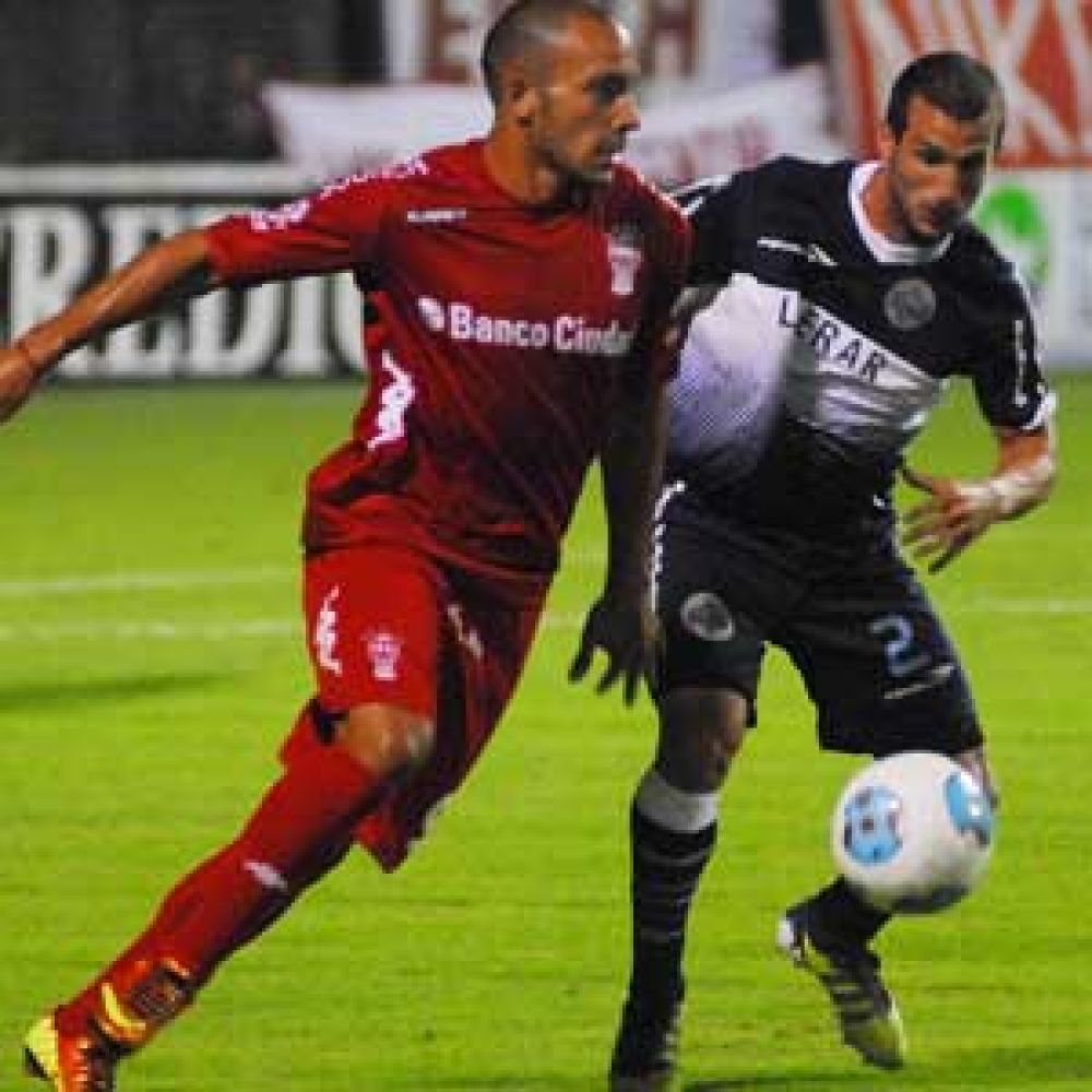 Con gol de Niell, el Lobo gan� tres puntos de oro y se eleva como un "Globito"