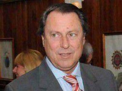 El Ministro Casal particip� en el rescate de un suicida
