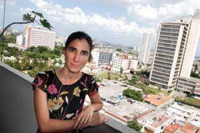 Brasil recibi� a Yoani con aplausos y quejas