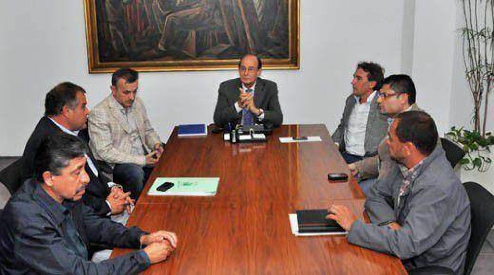 El ministro Gonz�lez prometi� ayuda a localidades m�s afectadas por temporal